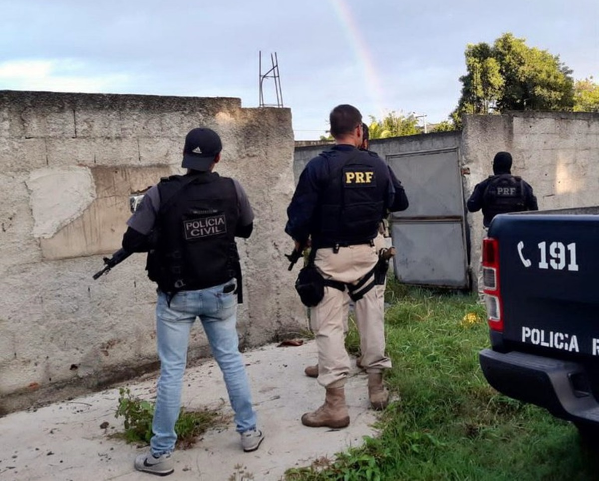 Photo of Polícia Rodoviária Federal e Polícia Civil apreendem drogas e arma de fogo em São Gonçalo  BNRJ