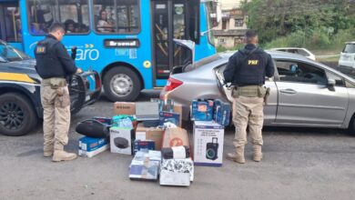 Photo of Polícia Rodoviária Federal prende mulher em São Gonçalo com carro lotado de produtos furtados de lojas em Cabo Frio